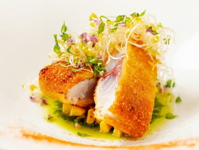 サクサクとした食感と、チーズの焦げた香ばしさがたまらない『淡路由良産　活け鯵のカツレツ』