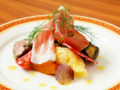 四季折々の食材で織りなす、色彩豊かな『前菜の盛り合わせ　1人前』