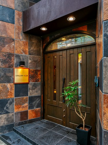 繁華街から少し離れた場所に、ひっそりと佇む一軒家レストラン