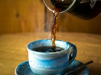 毎日自家焙煎しているので鮮度は抜群、丁寧にハンドドリップで抽出された香り豊かな『コーヒー』