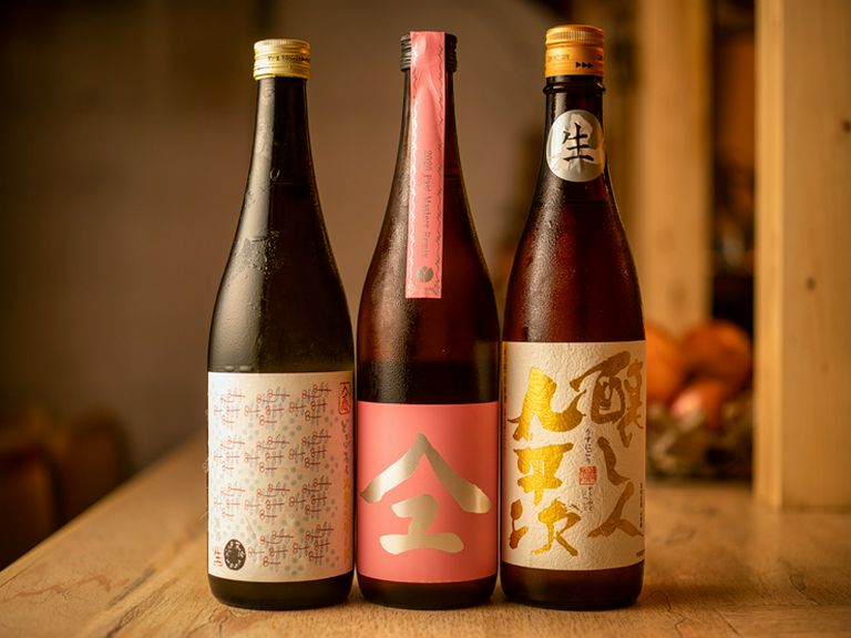 各地の蔵元に足を運んで直接仕入れ。希少な日本酒も自慢