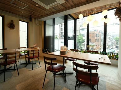 肩肘を張らず、食事も心地良い雰囲気も満喫できる店