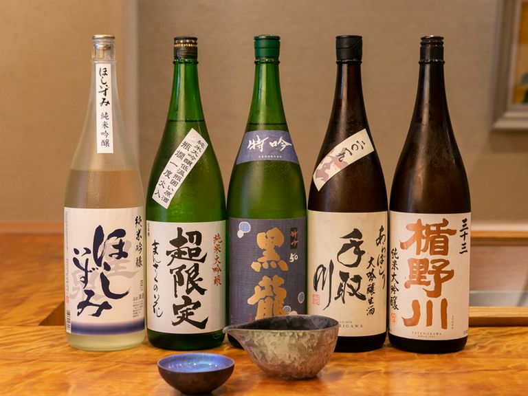 料理を引き立てる美酒。日本酒〜洋酒まで、幅広い取り揃えも魅力