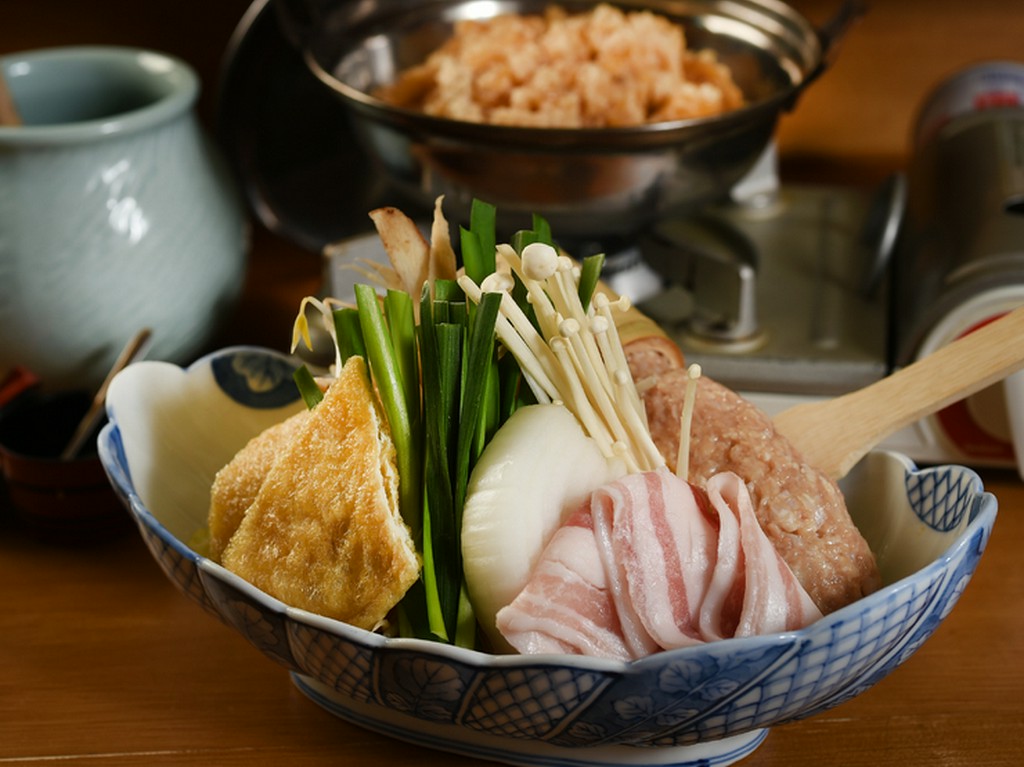 一人でも、グループでも、宴会にも外せない！　濃厚な醤油ベースの『ちゃんこ鍋』　※大きめ　2980円