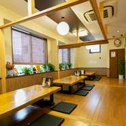 明るく清潔な店内