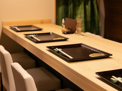 落ち着いた大人の雰囲気で二人の時間を