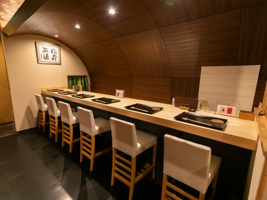 洗練された空間で、食事や会話を心ゆくまで堪能
