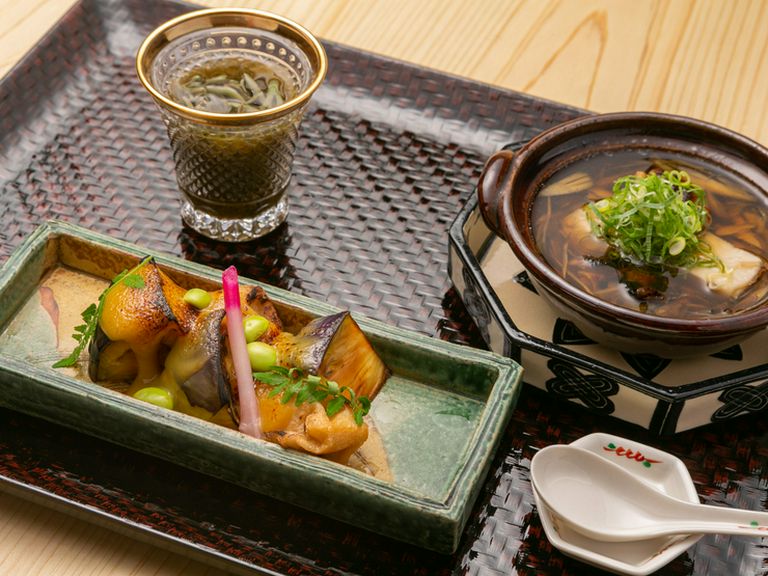 食材の良さを最大限に引き出す、職人技を堪能できる『夕膳おまかせコース　焼物・箸休め・炊物』