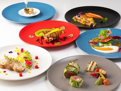 食器とカトラリーは「ギ・ドグレーヌ（Guy Degrenne）」