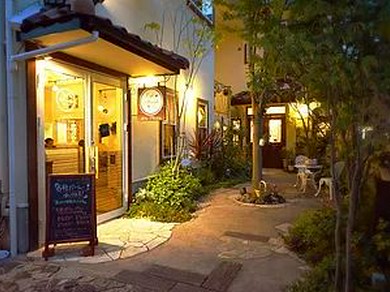 ライトアップされたお庭を眺めながらカジュアルフレンチを！