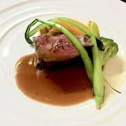 国産牛フィレステーキに加えお魚料理も楽しめるフルコースメニューです。


