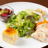 ブランシュの前菜は盛合わせでご用意しております。
