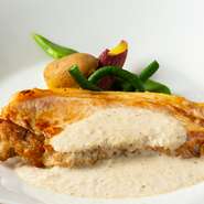 ブランシュの豚肉は季節ごとに変えるブランド豚。
季節の食材と組み合わせてお楽しみ頂いております。