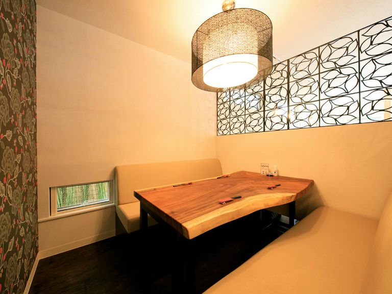 ファミリーや記念日の食事会などはこちらの半個室で