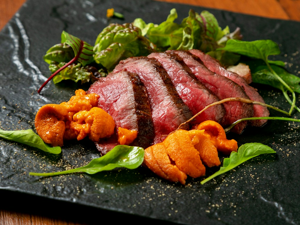 お料理一例　炭が引き立てるおいしさ『大和牛A5赤身もも肉』