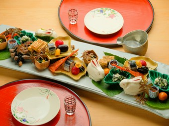 季節の食材を堪能できる贅沢な和風オードブル『八寸』