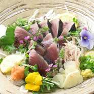 カツオのたたきやしめさばの藁焼き、鮨、巻きものなどなどその他逸品もテイクアウトできますのでご気軽にお問い合わせ下さい。