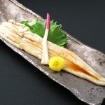 柔らかく仕上げた蒸し穴子。ふわっと甘ダレで。