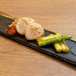 間違いない組み合わせ！
定番のほたて料理で人気です。