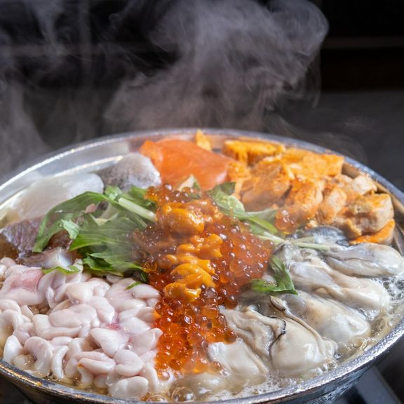 カウンター前で炙る豪快藁焼き
