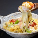 とろーりアツアツ
自家製ホワイトソースに自慢の海鮮と旬野菜。
間違いない逸品です。