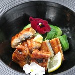 うなぎときゅうりの酢の物。さっぱりとどうぞ。