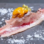 二貫　1,280円
とろとろのウニと牛肉を使った贅沢な一品は食感が最高です