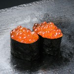 いくらのプチプチした食感と旨みが口いっぱいに広がります。