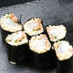 イカとマグロ酒盗を巻き込んだ細巻き。
これだけでしっかりお酒のアテになります。