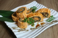 うなぎの巻き寿司にだし巻きをコーティング！
ふわふわ食感と自家製甘だれで食欲をそそります。