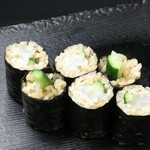 イカときゅうりを巻き込んだ細巻き。
イカの甘みときゅうりの食感が美味しいです。