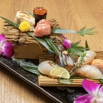 五貫盛　1,500円
八貫盛　2,000円
十二貫盛　3,000円
握りに迷ったらまずこれ！！握りを堪能したい方にオススメ！
江戸前赤酢のシャリと新鮮な魚をお楽しみください！