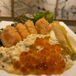 女性に大人気！！サーモンをレアカツにし自家製のタルタルといくらをトッピング！