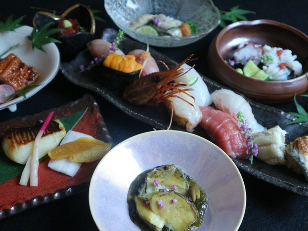 多彩な料理を楽しめるコース料理をご用意