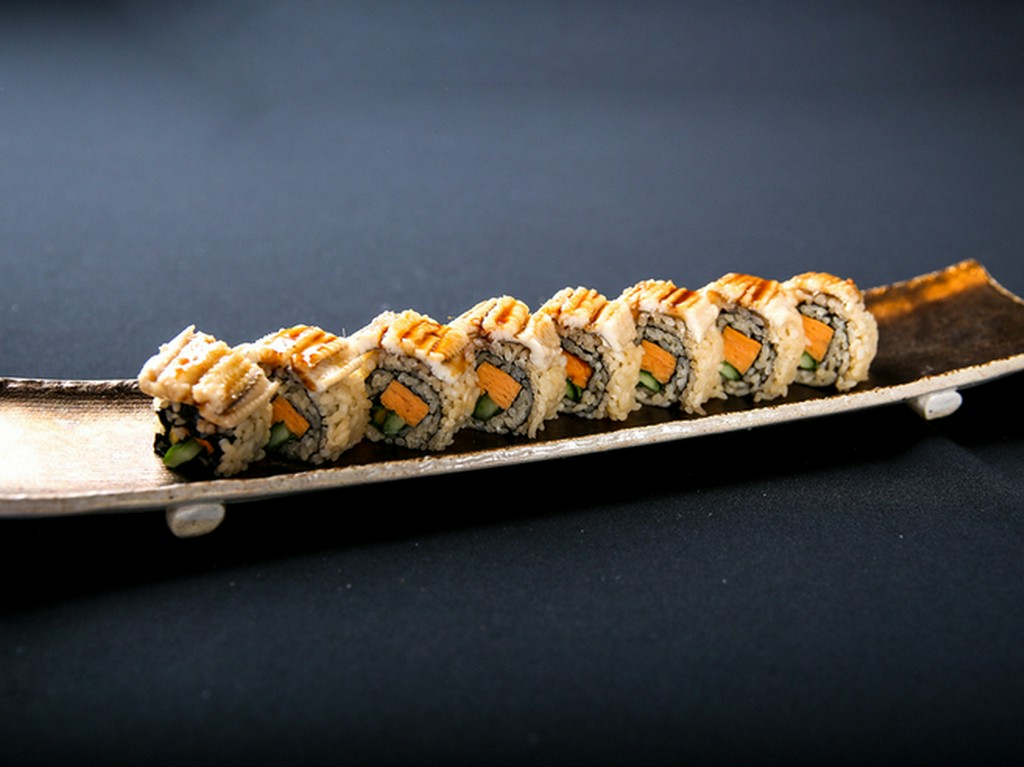 1本まるごと蒸し穴子太巻