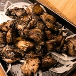 約五ヶ月かけて育った鶏の肉質は、コシがあるのに柔らかく、
ジューシーさが特徴です。