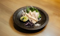 昆布締めしながら低温熟成。しっとりみずみずしく昆布の香りが広がります