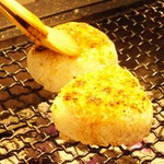 焦がし醤油の香りが食欲をそそります