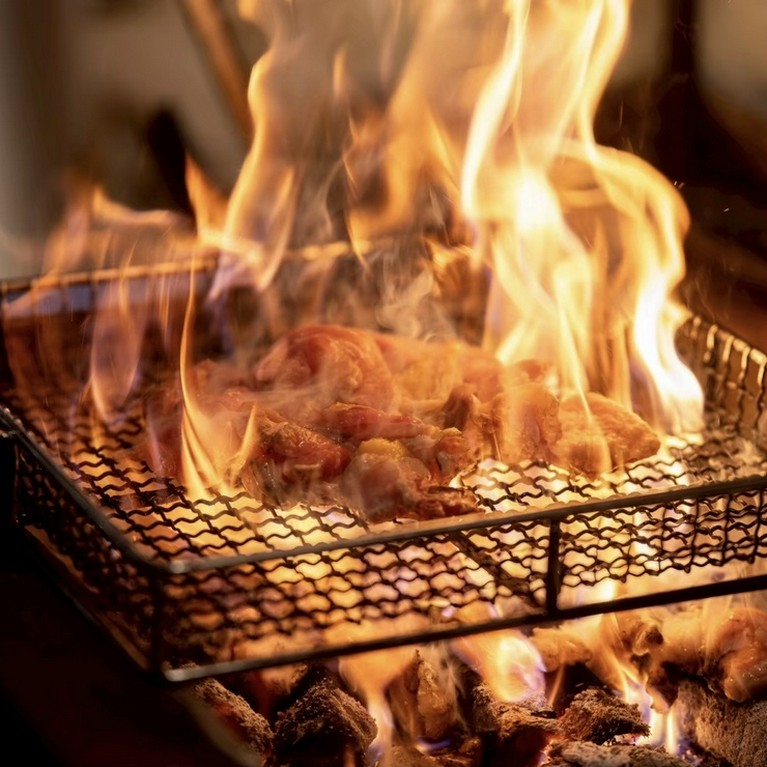 炭鶏名物！地鶏香炭焼き
