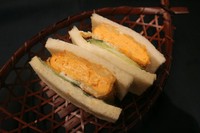 自慢のだし巻き玉子をカツにしてサンドイッチにしました。