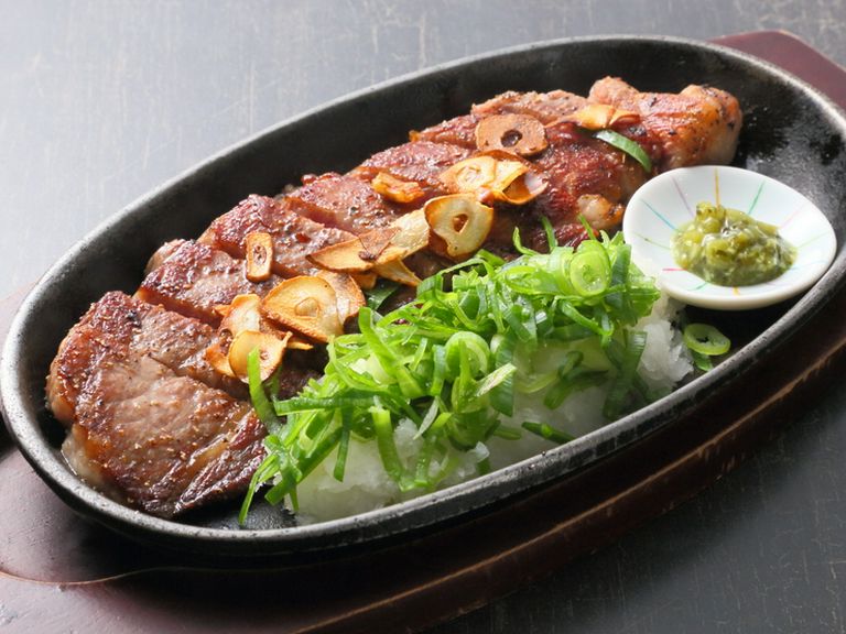 上質な和牛を使用した『山形牛和風ステーキ』は鉄板焼きの王道ともいえる逸品