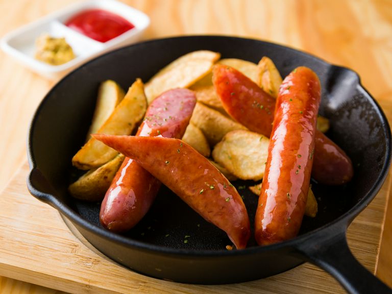 あふれる肉汁がたまらない『小国町産短角牛 大きなウィンナー2本』