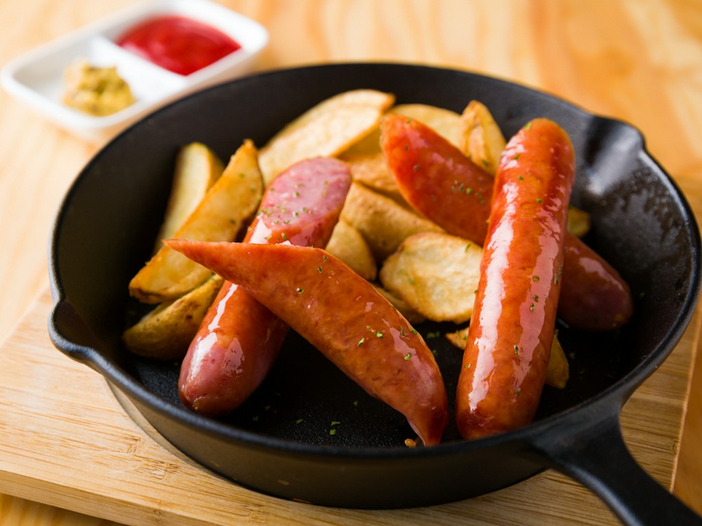 あふれる肉汁がたまらない『小国町産短角牛　大きなウィンナー2本』