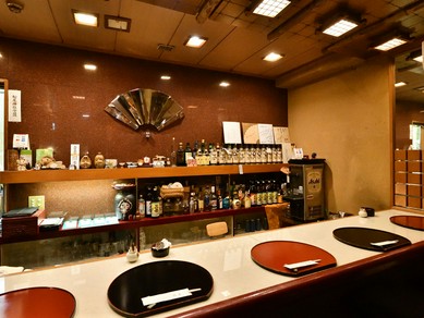店内にはゆったりとしたカウンター席も