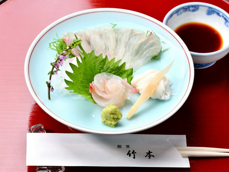 その季節にしか味わえない旬魚の魅力を最大限に引き出した『鯛の昆布締めお刺身』