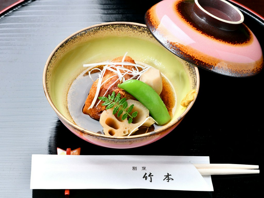 『豚の角煮』はまろやかな肉の旨みがジュワーッと沁みわたる、至福のおいしさ。