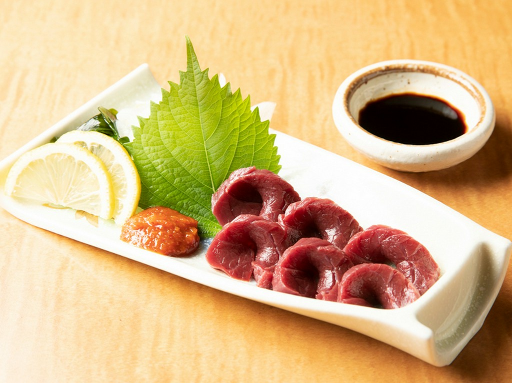 辛子肉味噌でいただく福島産の『馬刺し』