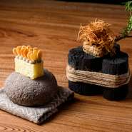 時間をかけてコンフィされたシャモ肉に揚げネギを添え、黒ニンニクのソースでいただく一皿。アーモンドを乗せたブリオッシュとともに味わうメニューです。（季節限定）