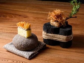 『シャモ肉のコンフィとレバーペースト、アーモンドのブリオッシュ』