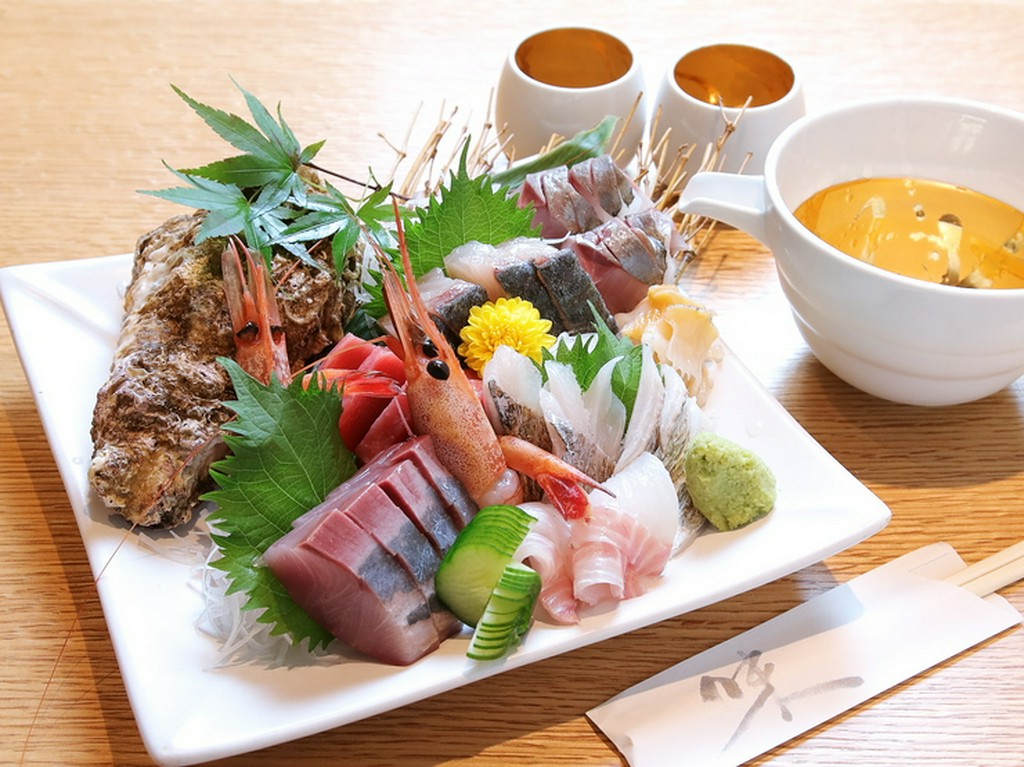 その日おすすめの新鮮魚介を存分に堪能できる『刺身盛り合わせ』
